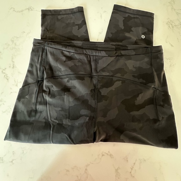 🖤lululemon🖤Swift Speed High Rise Crop 21”, Heritage 365 Camo Deep, Size 16 - Picture 15 of 16